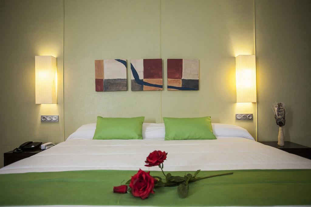 Puerta De Hotel 3*